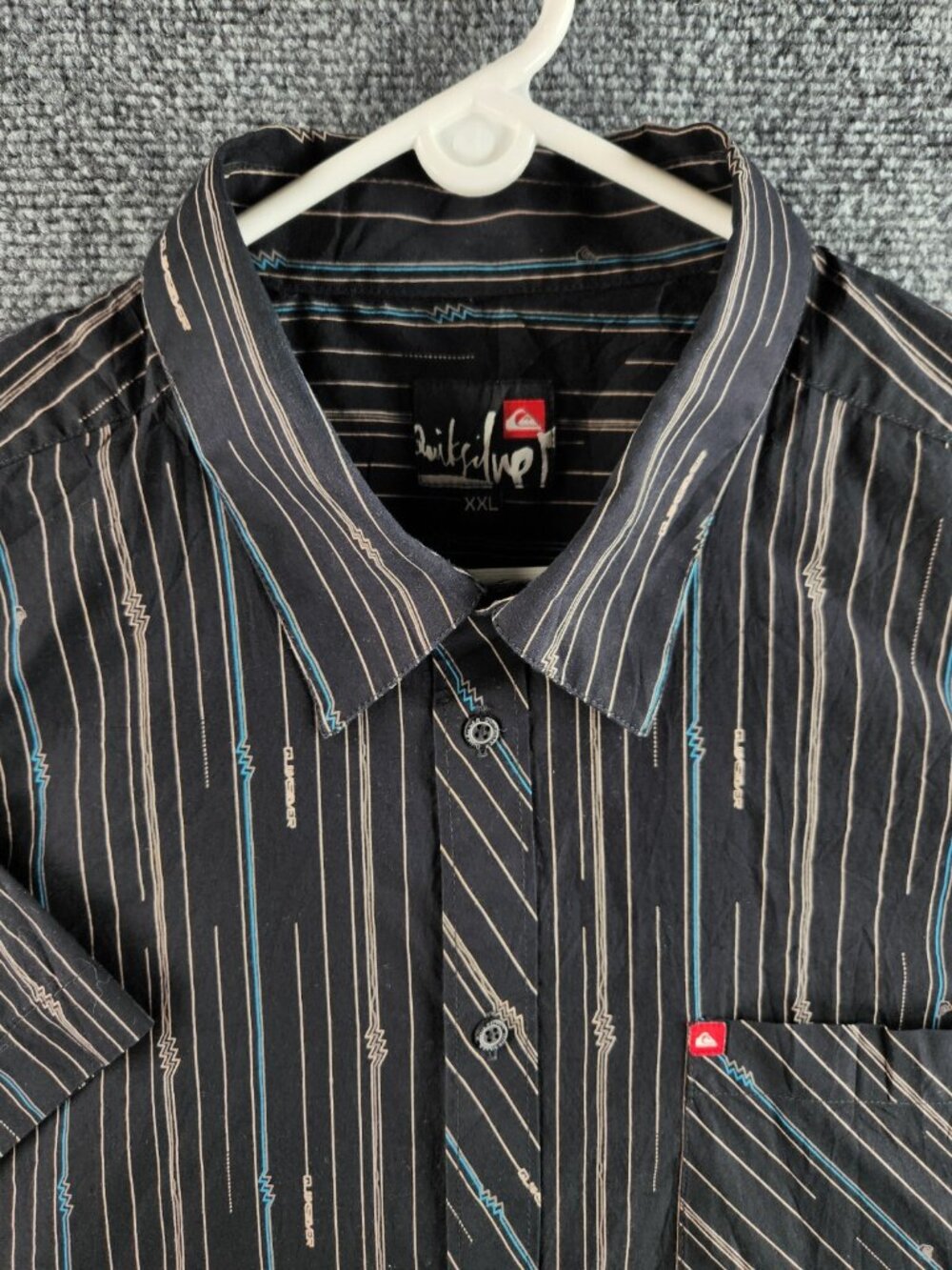 Quicksilver XXL Black Short Sleeve Beige Blue Zig Zag Striped Button Up Shirt